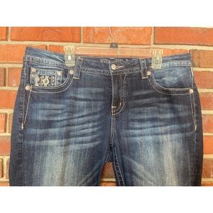 Mid Rise Easy Boot Miss Me Jeans